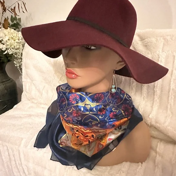Old Navy Ladies Wide Brim Floppy Hat - Picture 3 of 6